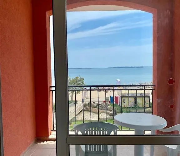 Carina Aparthotel 3*