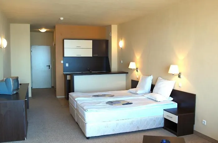 Carina Aparthotel 3*